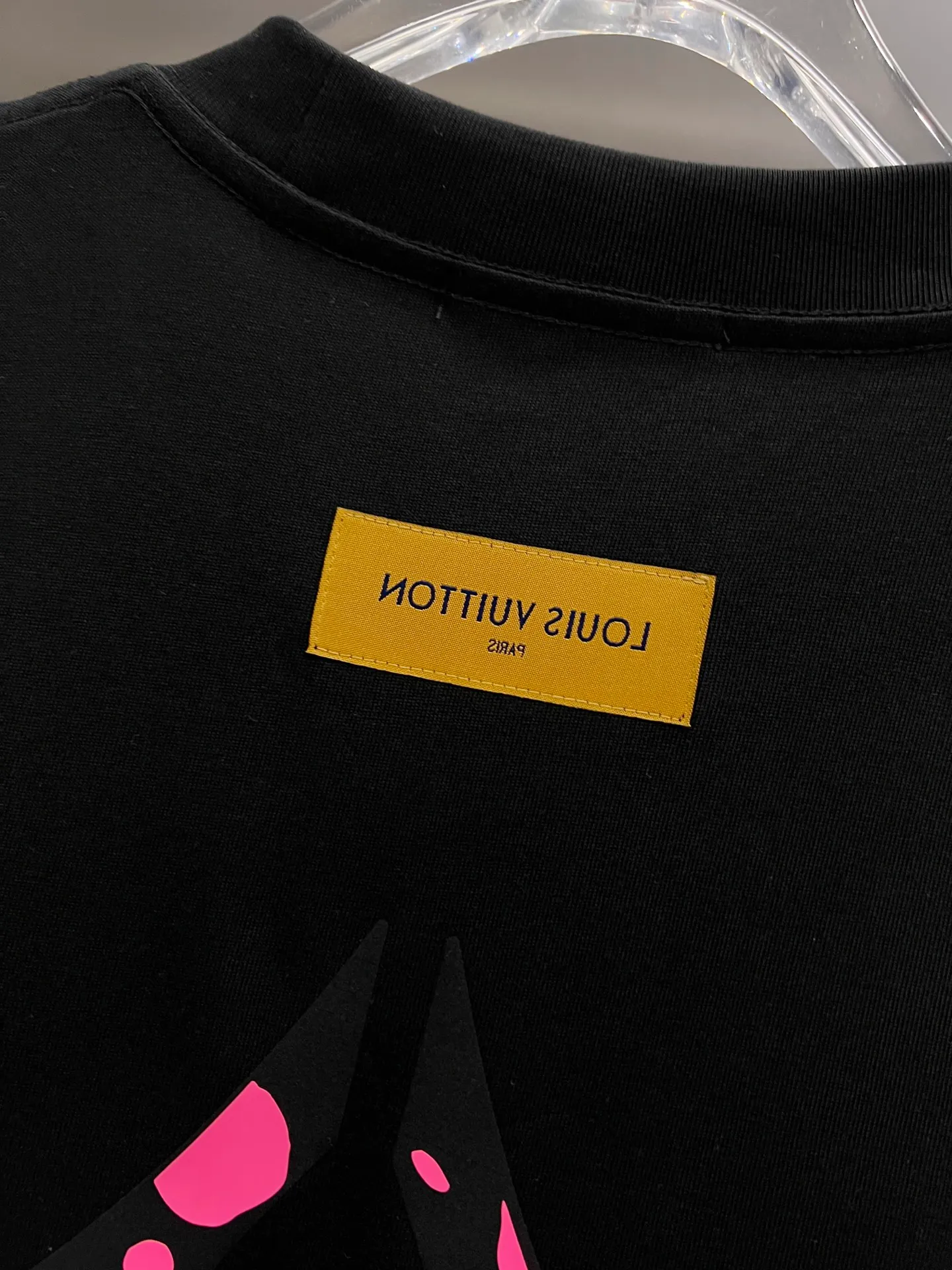 🅿️190 1v Louis* 2025 autumn and winter new style, classic letter three-dimensional foam printing technology design, high-end version! Highly breathable and comfortable, customized double yarn plain cotton fabric. Short-sleeved T-shirt. Same style for men and women. Sizes S M L XL XXL Five sizes black white